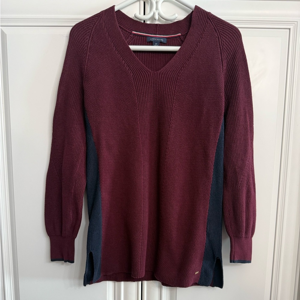 Tommy Hilfiger Women's Size Small V-Neck Burgundy Sweater with Navy Side Panels